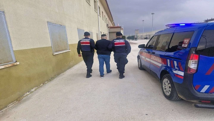 26 YIL KESİNLEŞMİŞ HAPİS CEZASIYLA ARANAN ŞAHIS JASAT&rsquo;TAN KA&Ccedil;AMADI
