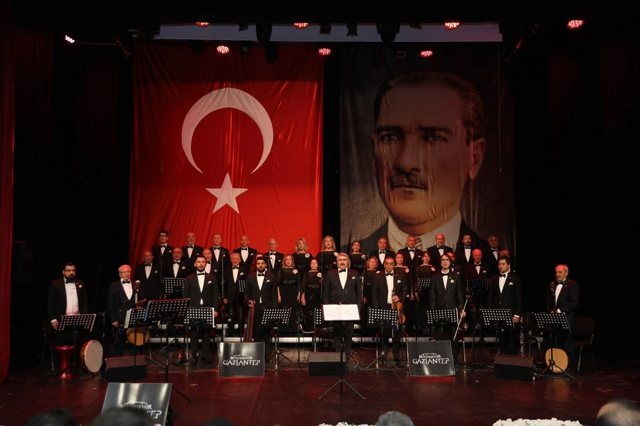 GAZİANTEP B&Uuml;Y&Uuml;KŞEHİR, ULU &Ouml;NDER&rsquo;İ SEVDİĞİ ŞARKILARLA ANDI