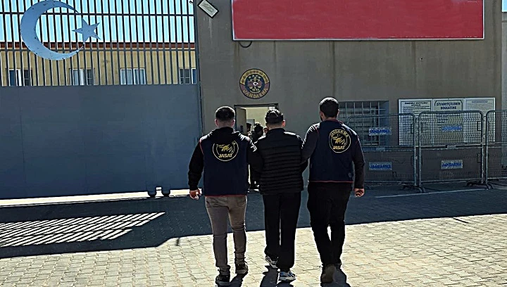 15 YIL KESİNLEŞMİŞ HAPİS CEZASIYLA ARANAN ŞAHIS JASAT&rsquo;TAN KA&Ccedil;AMADI