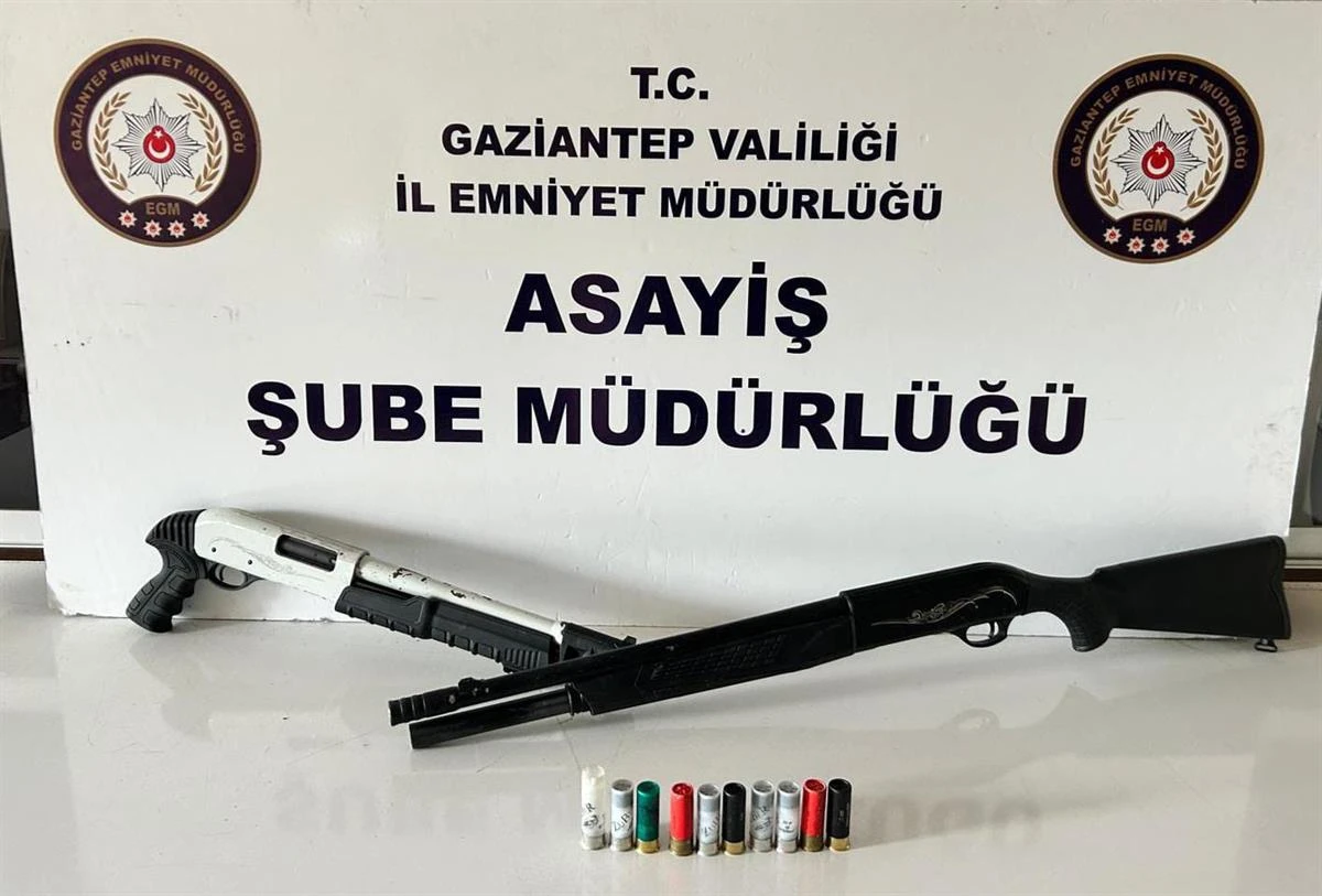 Parkta havaya ateş a&ccedil;an 2 ş&uuml;pheli yakalandı