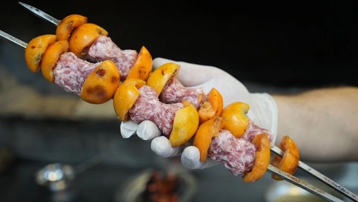 Sadece ilkbaharda bulunan kebap: Yenidünya kebabı