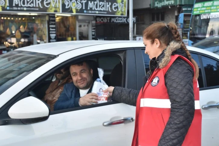 Şahinbey Belediyesi iftara beş kala ile vatandaşların yanında