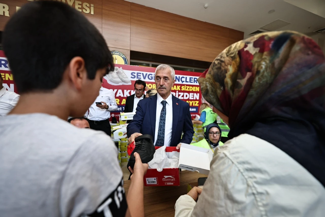 ŞAHİNBEY BELEDİYESİNDEN ÖĞRENCİLERE KARNE HEDİYESİ