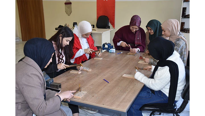 Sedef kakma sanatı kadın h&uuml;neriyle buluştu