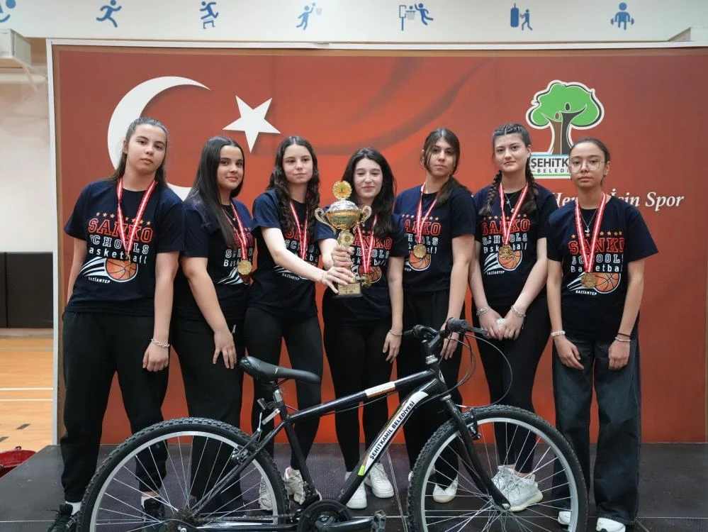 Şehitkamil'de başarılı sporcular ödüllendirildi