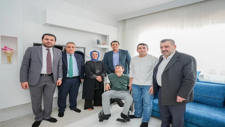 ŞEHİTKAMİL&rsquo;DEN İHTİYA&Ccedil; SAHİPLERİNE TEKERLEKLİ SANDALYE