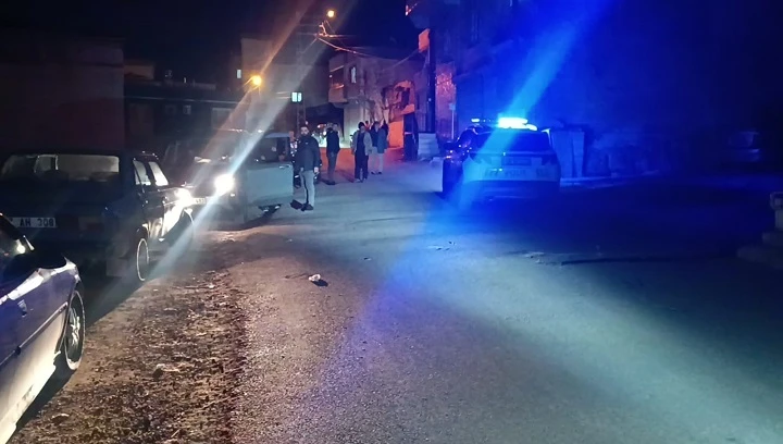 Silahlı saldırıda ölen 2 gencin cenazesi yakınlarına teslim edildi