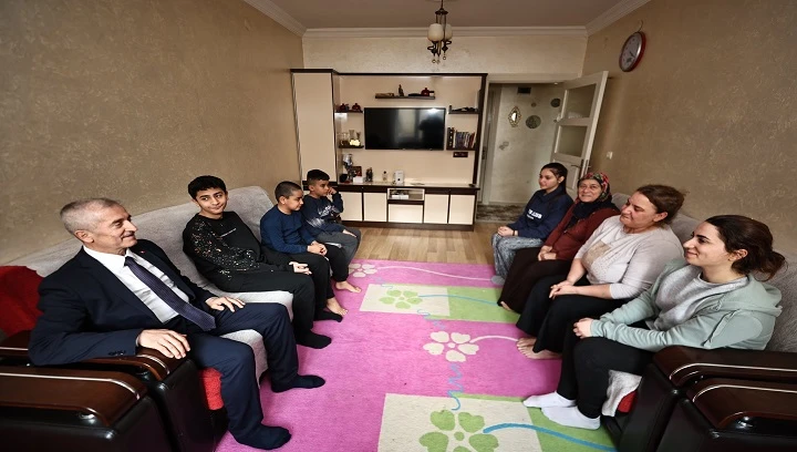 Tahmazoğlu'ndan çat kapı ziyaret