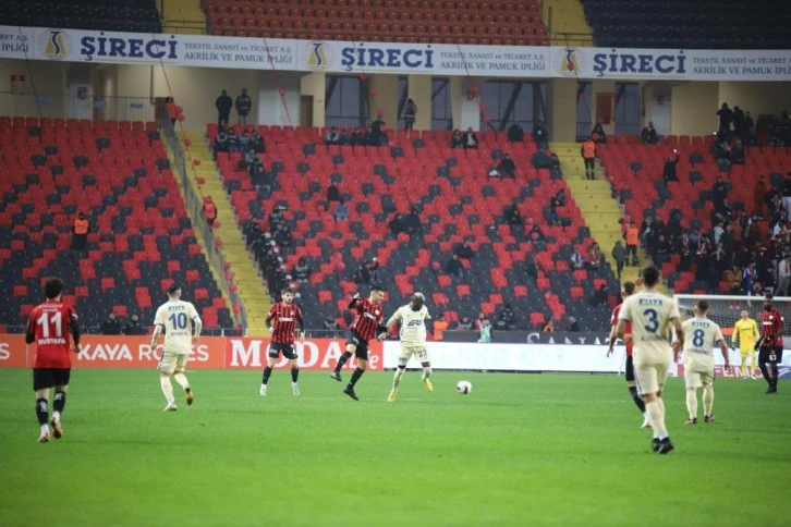 Trendyol Süper Lig: Gaziantep FK: 0 - Ankaragücü: 1 (İlk yarı)