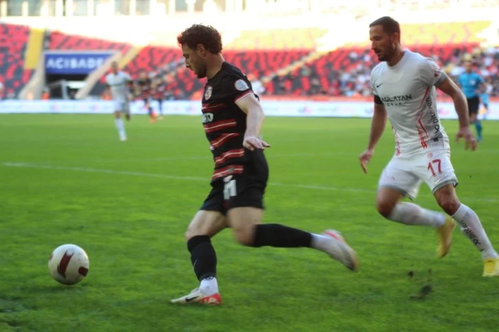 Trendyol Süper Lig: Gaziantep FK: 0 - Antalyaspor: 0 (İlk yarı)