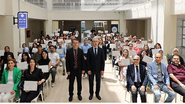 TÜBİTAK 2209 PROJELERİ DESTEK ALAN ÖĞRENCİLER İÇİN BELGE TAKDİM TÖRENİ DÜZENLEDİ