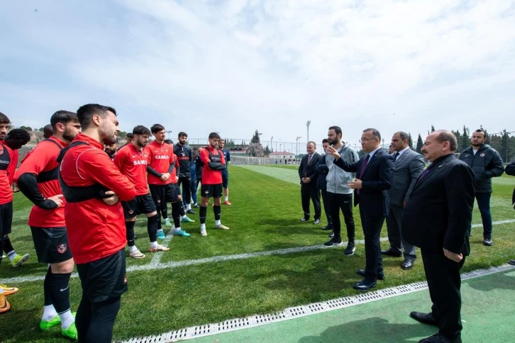 Vali Çeber’den Gaziantep Futbol Kulübüne ziyaret