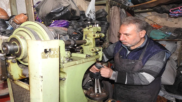 Vatandaşlar ayakkabı satın almak yerine tamir ettirmeyi tercih ediyor
