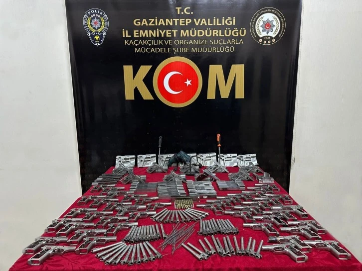 Yasa dışı silah operasyonunda yakalanan 3 şüpheli tutuklandı