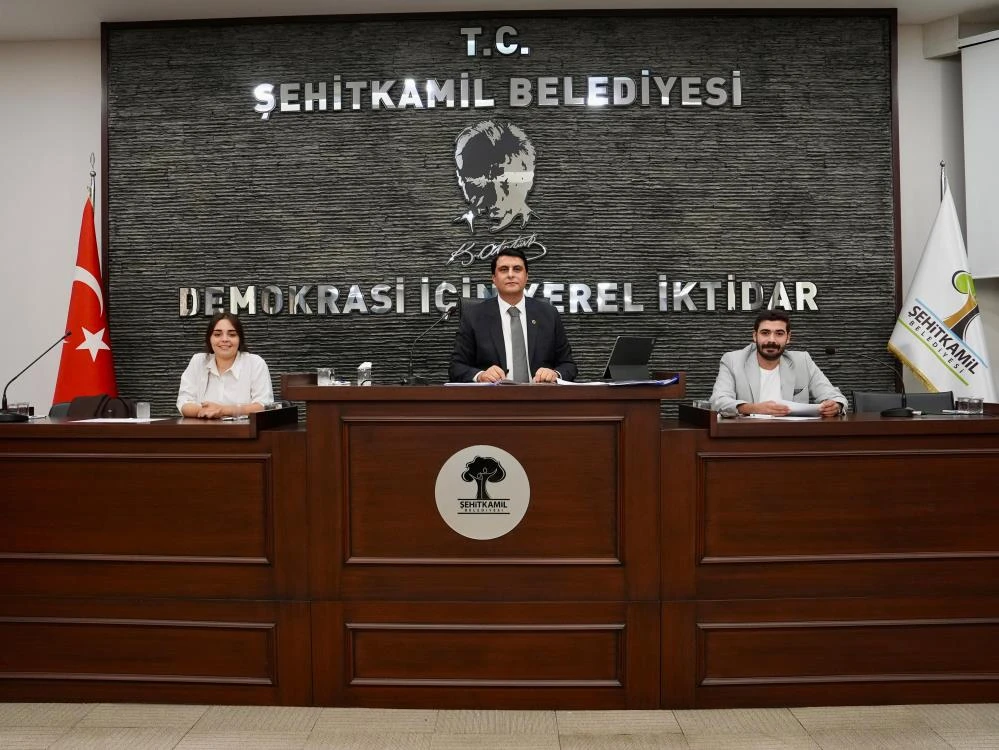 Yılmaz, yardımcılarını a&ccedil;ıkladı
