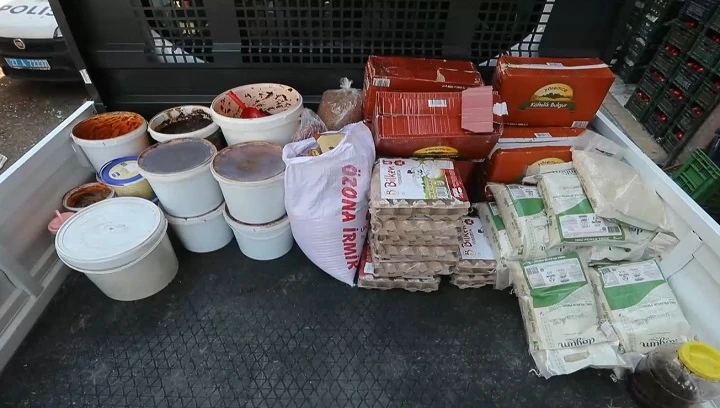 Zabıtaya saldıran esnaf tutuklandı, iş yerinde 418 kilogram tarihi ge&ccedil;miş &uuml;r&uuml;n tespit edildi
