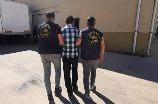 11 YIL HAPİS CEZASI BULUNAN ZEHİR TACİRİ JASATAN KAÇAMADI