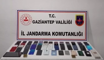 194 adet kaçak cep telefonu ile 115 litre kaçak alkol ele geçirildi