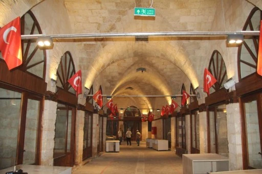 300 yıllık Zincirli Bedesten esnafı iş yerlerine kavuştu