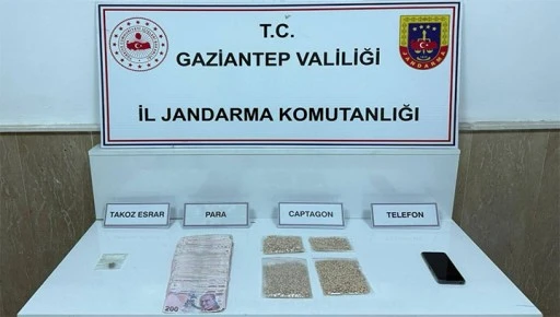 4 bin 587 adet captagon hap ele ge&ccedil;irildi: 4 şahıs tutuklandı