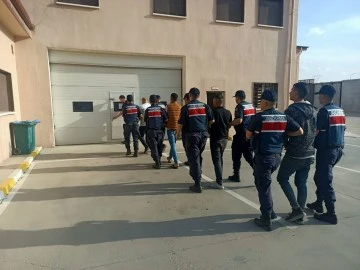 4 GÖÇMEN KAÇAKÇILIĞI ORGANİZATÖRÜ GAZİANTEP JANDARMA TARAFINDAN SUÇÜSTÜ YAKALANDI