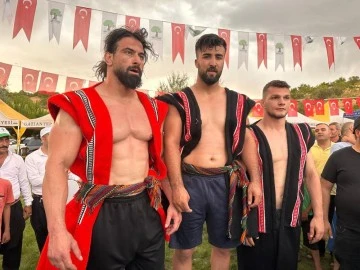 420 güreşçi er meydanında ter döktü