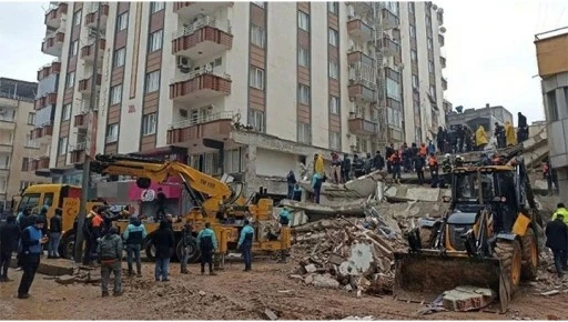 51 kişinin &ouml;ld&uuml;ğ&uuml; Furkan Apartmanı'nın kırmızı b&uuml;ltenle aranan firari sanığı m&uuml;teahhit tutuklandı