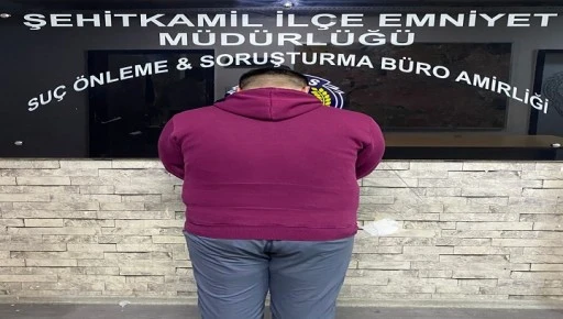 80 litre sahte alkol ele ge&ccedil;irilerek 1 ş&uuml;pheli yakalanmıştır.