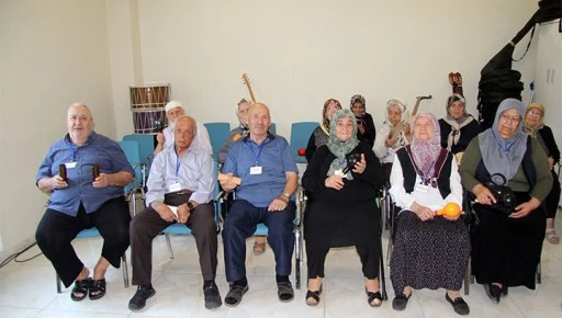 Alzeymir hastaları sosyal hayata katılıyor