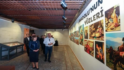 ANADOLU&rsquo;NUN Y&Uuml;ZLERİ: ALİ ATALAR KARTPOSTAL KOLEKSİYONUNDAN SE&Ccedil;KİLER&rdquo; SERGİSİ