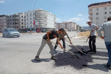 Araban'da tahrip olan yollarda yama çalışmaları sürüyor