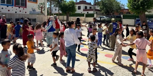 Arabanlı öğrenciler yaz okulunda hem eğleniyor hem gelişiyor