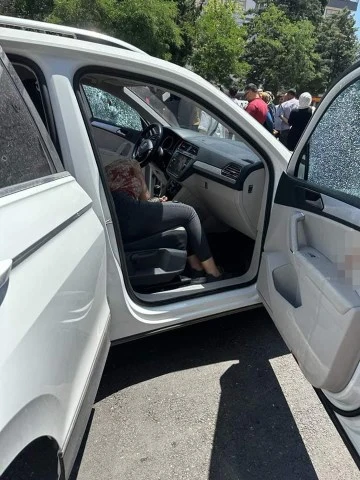 Araca kurşun yağdırdı: 2 ölü