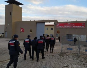 Aranan 37 şahıstan 27'si tutuklandı