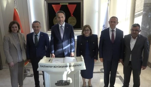 Bakan Bayraktar'dan valilik ve büyükşehir belediyesine ziyaret