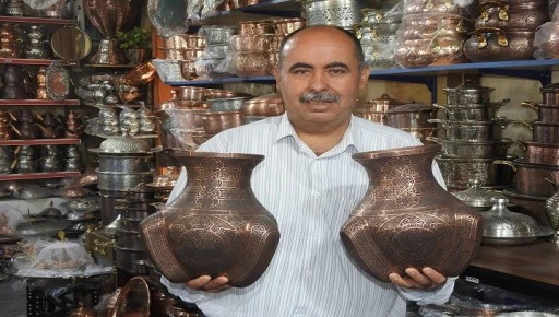 Bakırdan yapılan Hitit vazo takımı fiyatıyla dudak uçuklatıyor