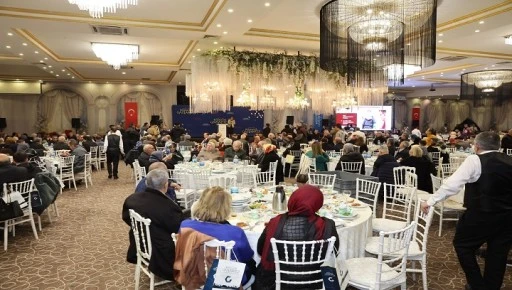 BAŞKAN FATMA ŞAHİN, EMEKLİLERE M&Uuml;JDE &Uuml;ST&Uuml;NE M&Uuml;JDE VERDİ