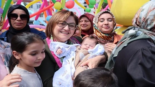BAŞKAN ŞAHİN ANNE BEBEK FESTİVALİ&rsquo;NDE AİLELERLE BULUŞTU