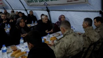 BAŞKAN TAHMAZOĞLU ADIYAMANLI DEPREMZEDELERLE İFTAR AÇTI
