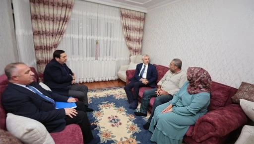 BAŞKAN TAHMAZOĞLU&rsquo;NDAN AİLE VE ESNAF ZİYARETLERİ