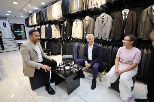 BAŞKAN TAHMAZOĞLU VATANDAŞ VE ESNAF İLE İ&Ccedil; İ&Ccedil;E