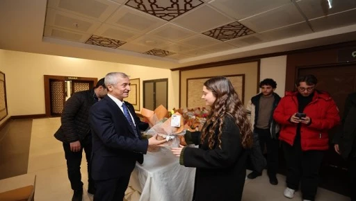 BAŞKAN TAHMAZOĞLU, YKS&rsquo;DE İLK 1.000&rsquo;E GİREN GEN&Ccedil;LERLE BULUŞTU