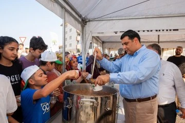 BAŞKAN UMUT YILMAZ’DAN AŞURE VE DONDURMA İKRAMI