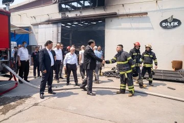 BAŞKAN YILMAZ, HALI FABRİKASINDAKİ YANGIN İLE İLGİLİ İNCELEMELERDE BULUNDU