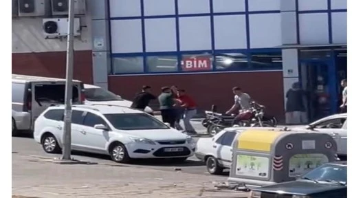 BİM çalışanlarından müşterilere kavga