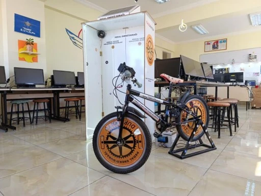 Bu bisiklet hem elektrik &uuml;retiyor hem de bakiye kazandırıyor
