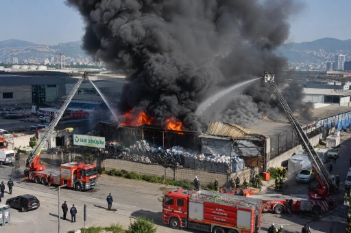 Bursa'da Geri D&ouml;n&uuml;ş&uuml;m Tesisinde Yangın Paniği