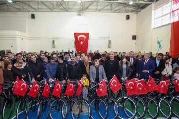 Büyükşehir, Nizip’te görev yapan öğretmenlere bisiklet dağıttı