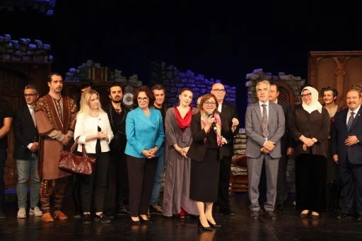 B&uuml;y&uuml;kşehir Şehir Tiyatrosu&rsquo;ndan unutulmaz pr&ouml;miyer