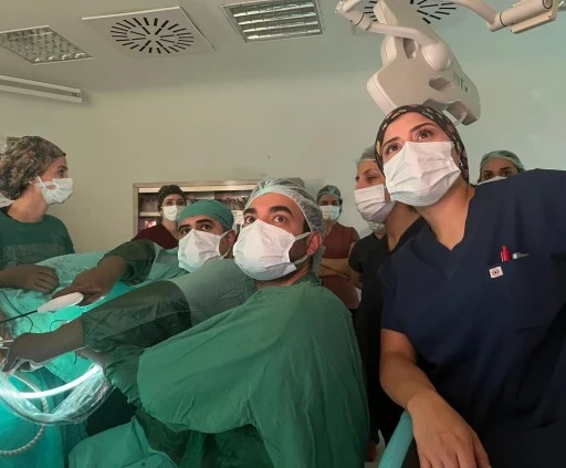 Cengiz G&ouml;k&ccedil;ek Kadın Doğum Kliniği&rsquo;nde İz Bırakmayan Cerrahi D&ouml;nemi